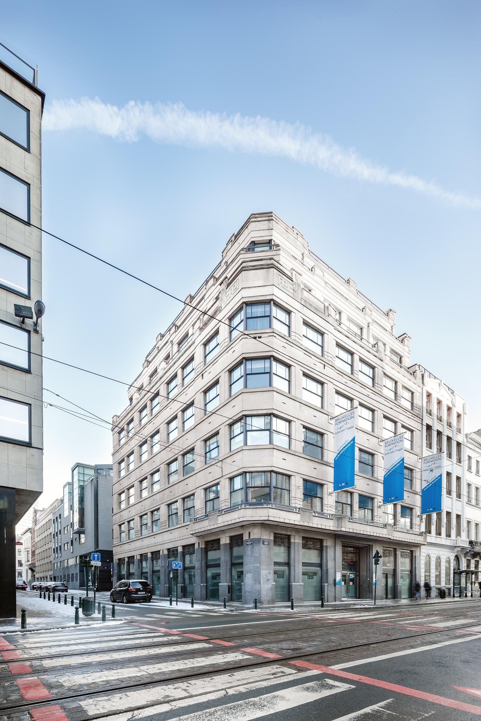 Zijkant voorgevel gebouw Royale93
